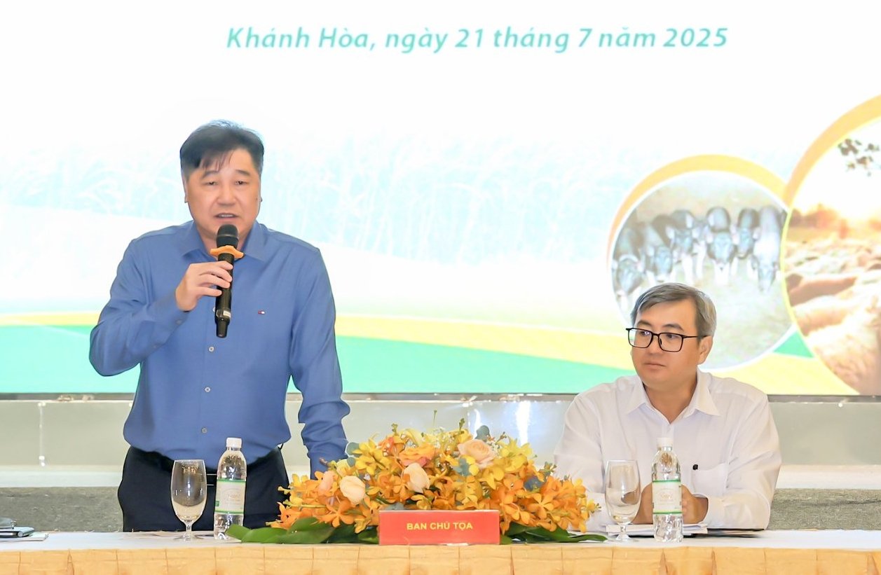 Ông Lê Quốc Thanh, Giám đốc Trung tâm Khuyến nông Quốc gia phát biểu tại diễn đàn tổ chức tại tỉnh Khánh Hòa. Ảnh: Kim Sơ.