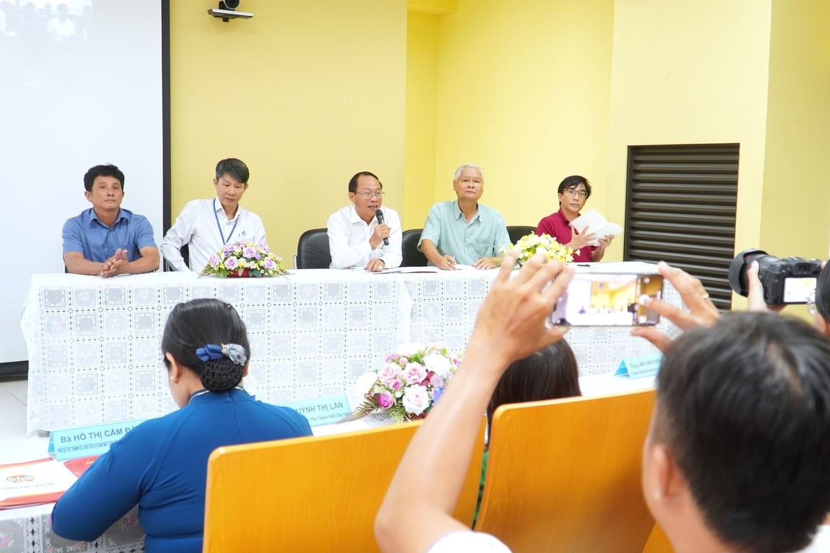 Tồn dư Cadimi là vấn đề nhận được sự quan tâm lớn của chuyên gia và bà con nông dân tại Hội thảo 'Giải pháp phát triển ngành hàng sầu riêng đạt chất lượng xuất khẩu'. Ảnh: Kim Anh. Tồn dư Cadimi là vấn đề nhận được sự quan tâm lớn của chuyên gia và bà con nông dân tại Hội thảo 'Giải pháp phát triển ngành hàng sầu riêng đạt chất lượng xuất khẩu'. Ảnh: Kim Anh.