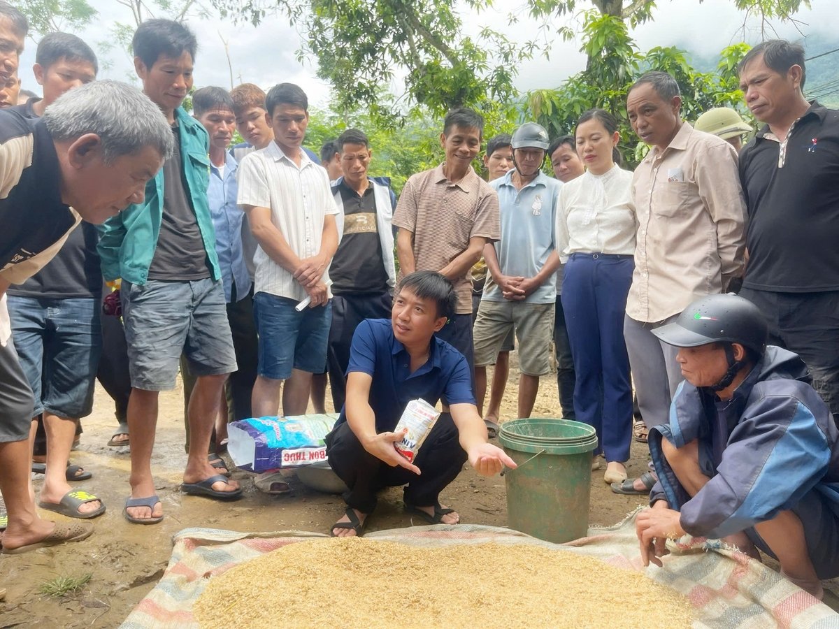 Sử dụng chế phẩm EMUNIV góp phần cải tạo hệ sinh thái đất và nâng cao khả năng chống chịu của cây trồng, vật nuôi. Ảnh: Phan Trang.