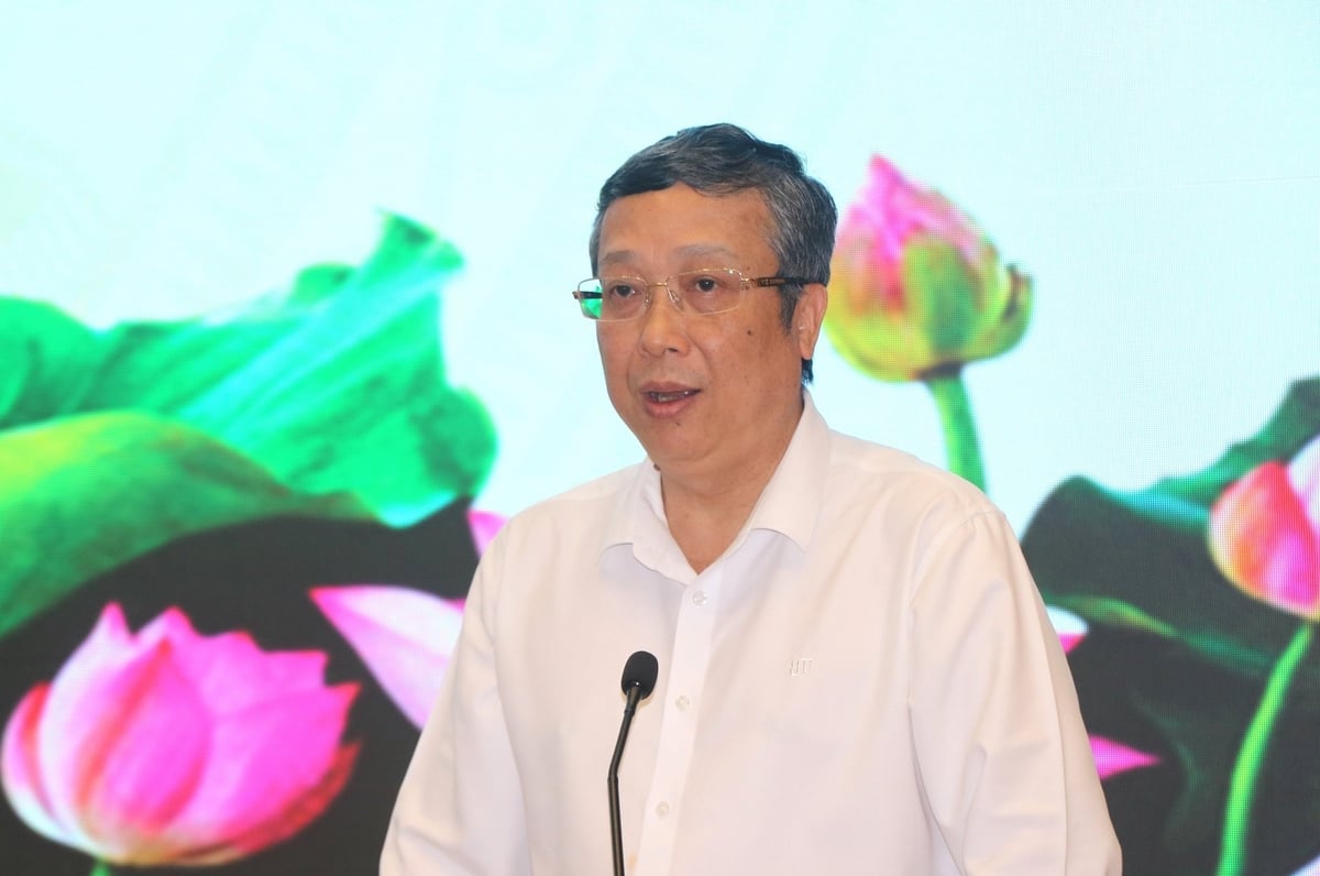 Thứ trưởng Bộ Nông nghiệp và Môi trường Hoàng Trung phát biểu chỉ đạo tại hội nghị. Ảnh: Hoàng Phong.