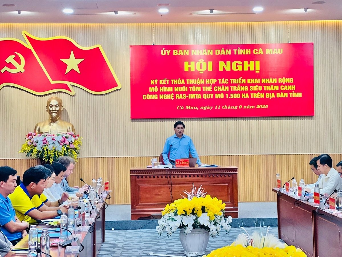 Lễ ký kết mở ra hướng phát triển bền vững cho ngành tôm tại Cà Mau nói riêng và ĐBSCL nói chung. Ảnh: Trọng Linh.
