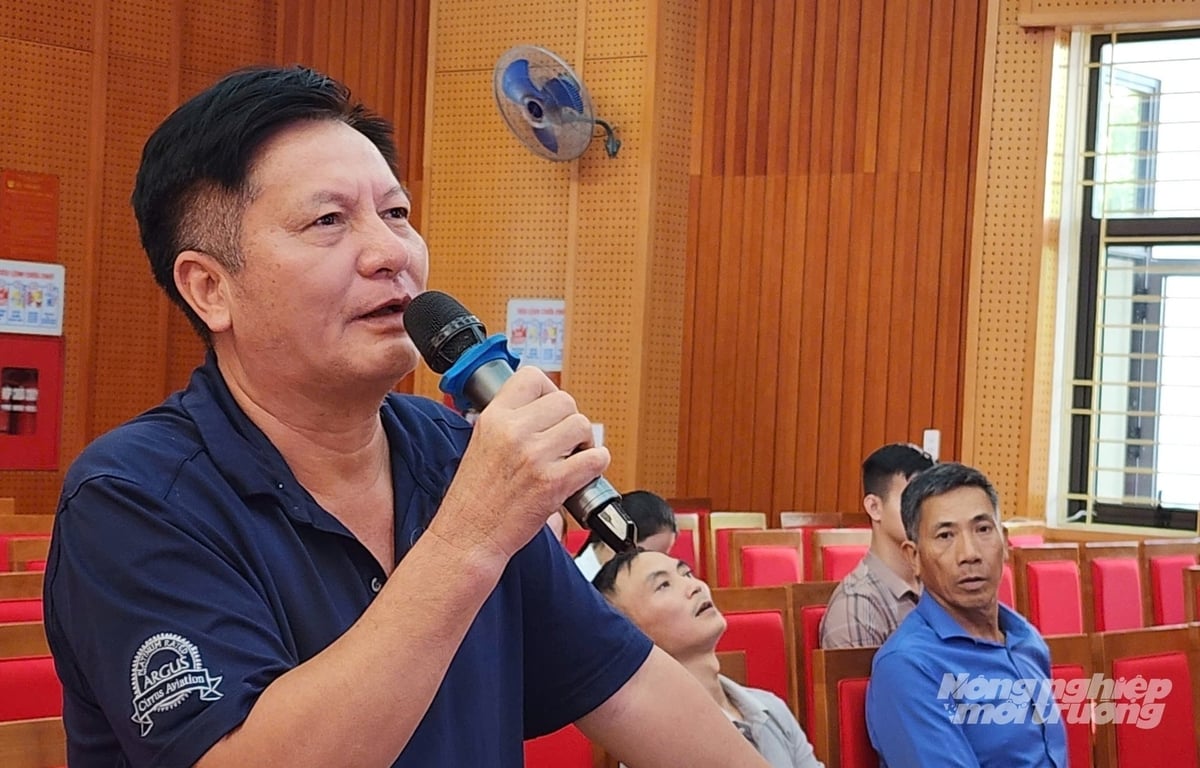 Người nuôi hàu Vân Đồn cho biết sẽ rút kinh nghiệm qua lứa hàu vừa rồi. Thời gian tới phải nuôi thưa hơn để hàu không bị gầy do thiếu thức ăn. Ảnh: Vũ Cường. 