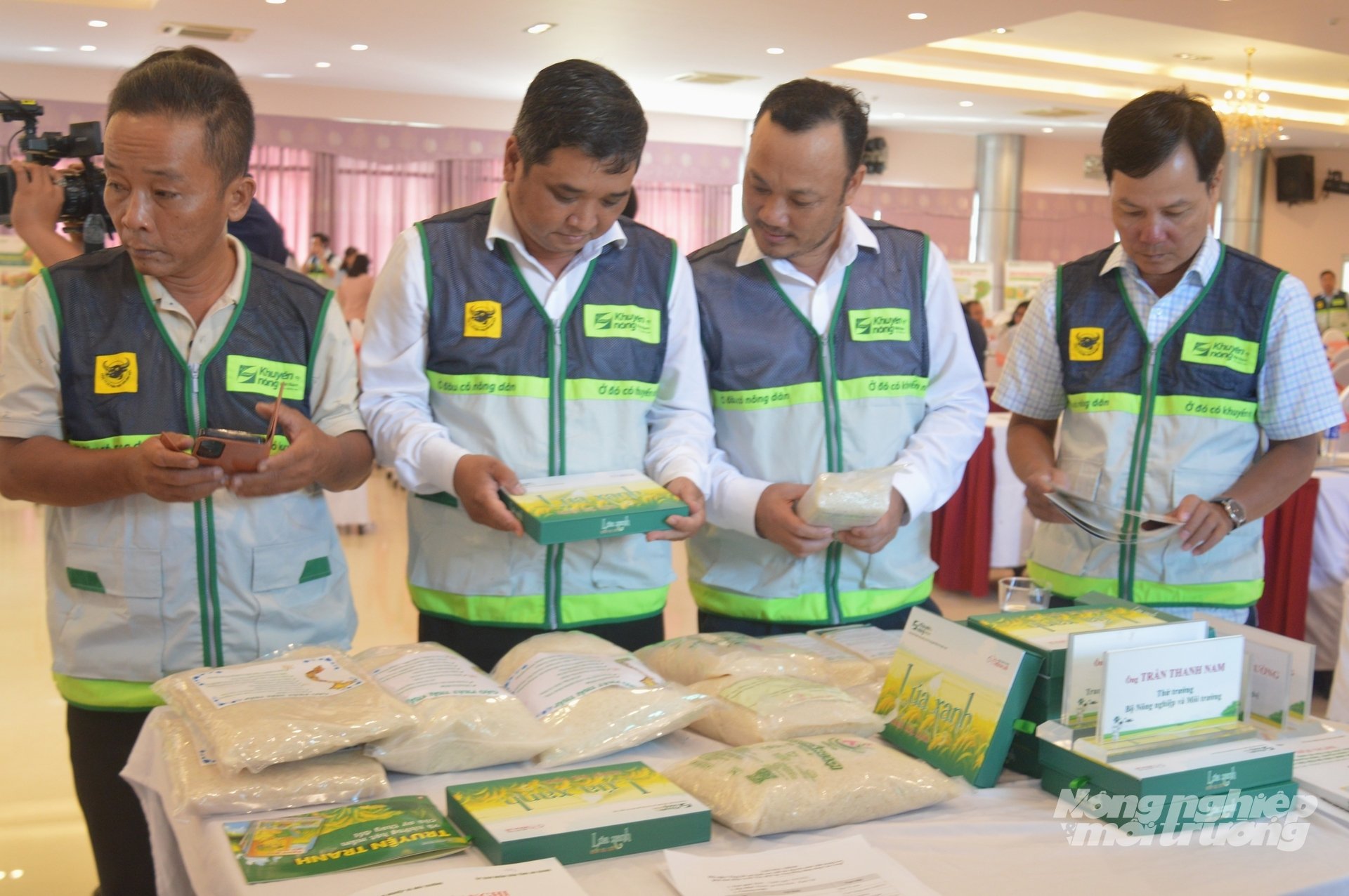Vùng ĐBSCL hiện có trên 1.000 tổ khuyến nông cộng đồng, được xem là 'cánh tay nối dài' của ngành nông nghiệp đến từng xã, ấp, hộ nông dân. Ảnh: Trung Chánh.