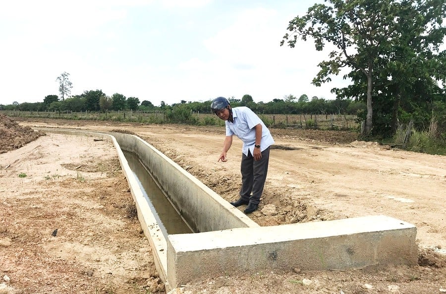 Một tuyến kênh nhánh dẫn nước giúp dân làng Klăh (xã Ia Mơr) sản xuất lúa nước. Ảnh: Đăng Lâm. 
