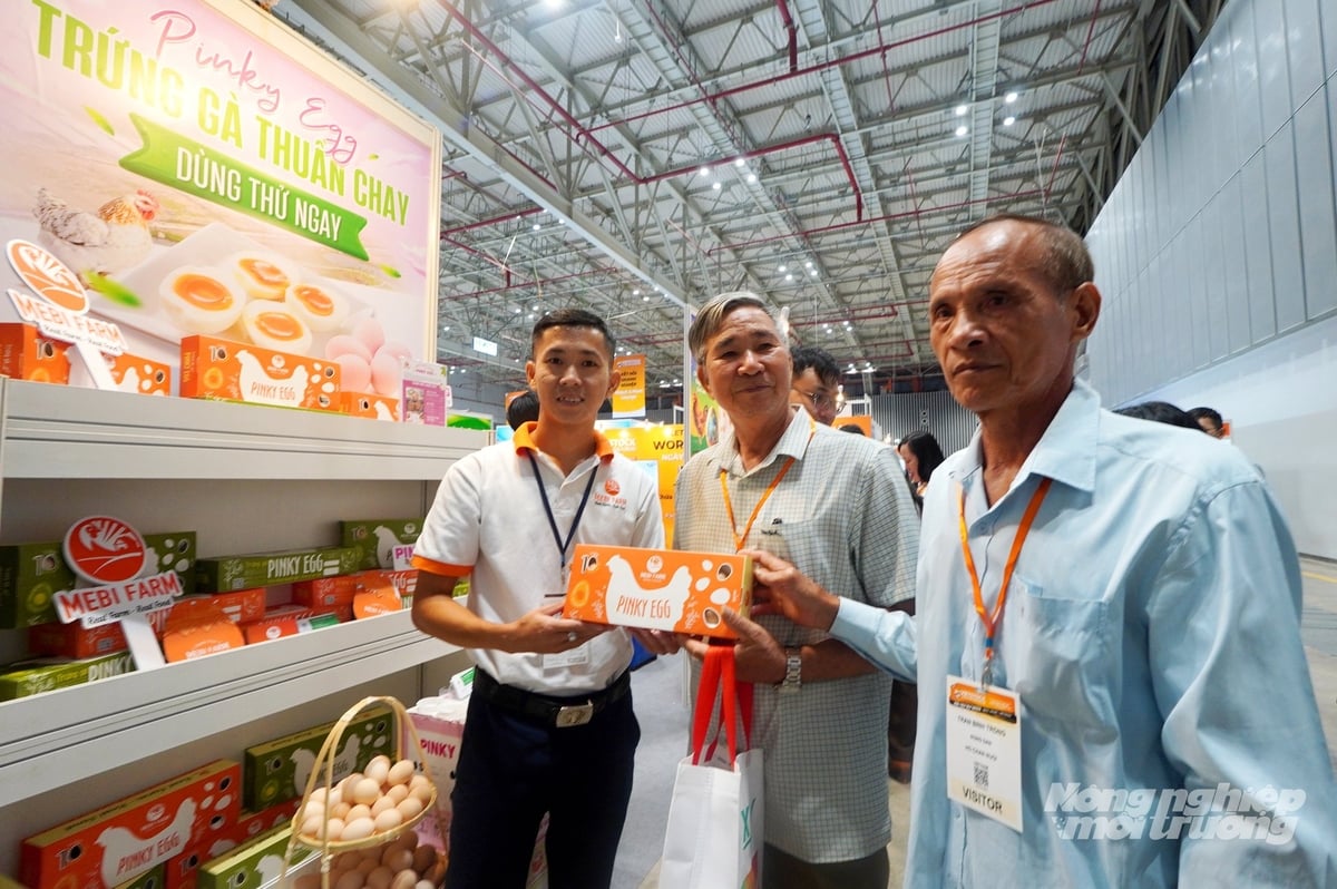 Sản phẩm trứng gà Pinky của Mebi Farm được giới thiệu tại triển lãm Vietstock 2025. Ảnh: Nguyễn Thủy.