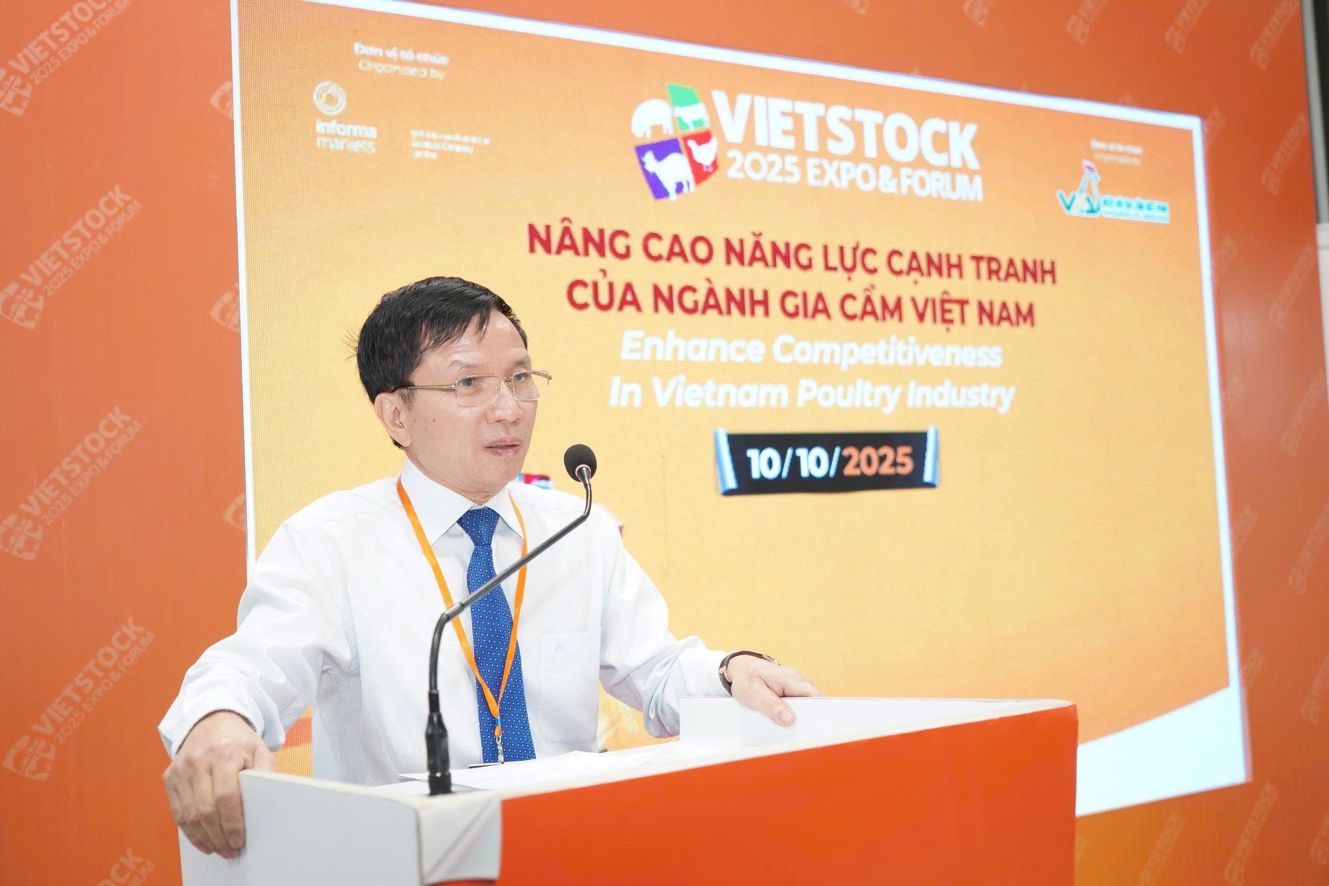 TS. Nguyễn Thanh Sơn, Chủ tịch Hiệp hội Gia cầm Việt Nam dự báo, 3 tháng cuối năm 2025 và quý 1/2026, sản xuất và thương mại gia cầm vẫn duy trì đà tăng trưởng tương tự quý 3/2025. Ảnh: Hồng Thắm.