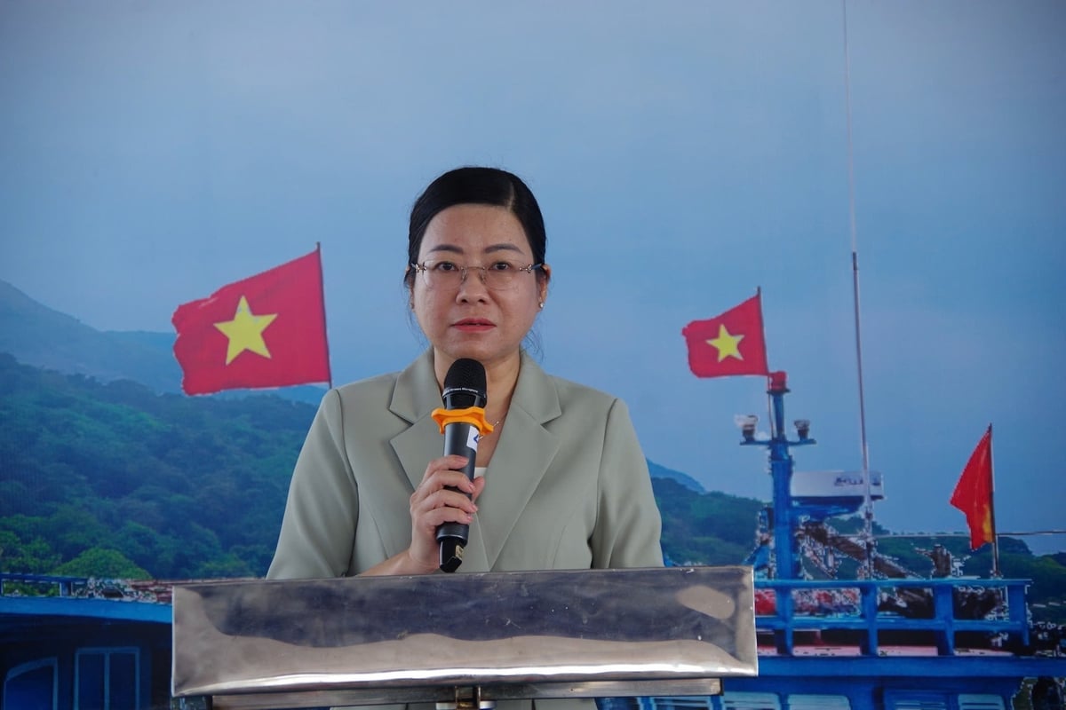 Bà Lê Thị Thủy, Phó Trưởng Ban Dân vận và Tuyên giáo Thành ủy TP.HCM phát biểu tại chương trình. Ảnh: Quang Anh.
