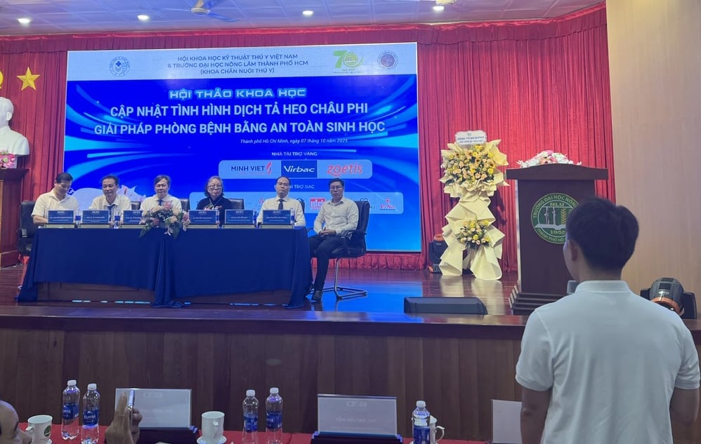 Đại biểu đặt câu hỏi về ASF tại phiên tham luận của Hội thảo. Ảnh: Sơn Trang.