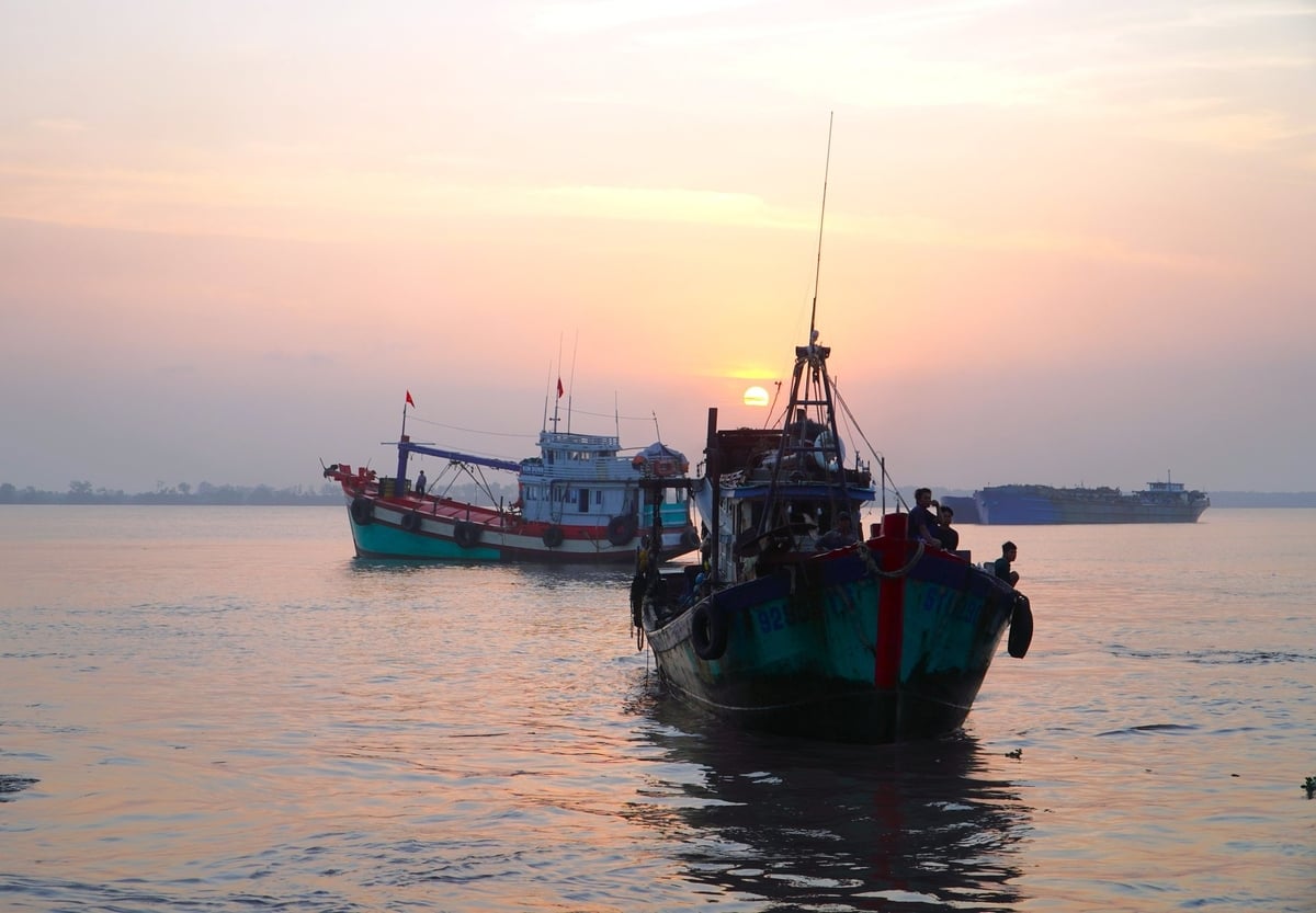 Khai thác và nuôi trồng thủy sản là một trong những nghề chính của bà con đồng bào dân tộc thiểu số ven biển TP. Cần Thơ. Ảnh: Kim Anh. Khai thác và nuôi trồng thủy sản là một trong những nghề chính của bà con đồng bào dân tộc thiểu số ven biển TP. Cần Thơ. Ảnh: Kim Anh.