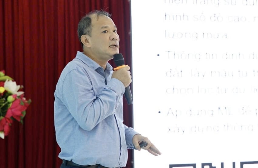 Ông Nguyễn Văn Hùng, chuyên gia cao cấp của IRRI chia sẻ về các nghiên cứu đánh giá và phát triển hệ vi sinh vật. Ảnh: Linh Linh. Ông Nguyễn Văn Hùng, chuyên gia cao cấp của IRRI chia sẻ về các nghiên cứu đánh giá và phát triển hệ vi sinh vật. Ảnh: Linh Linh.