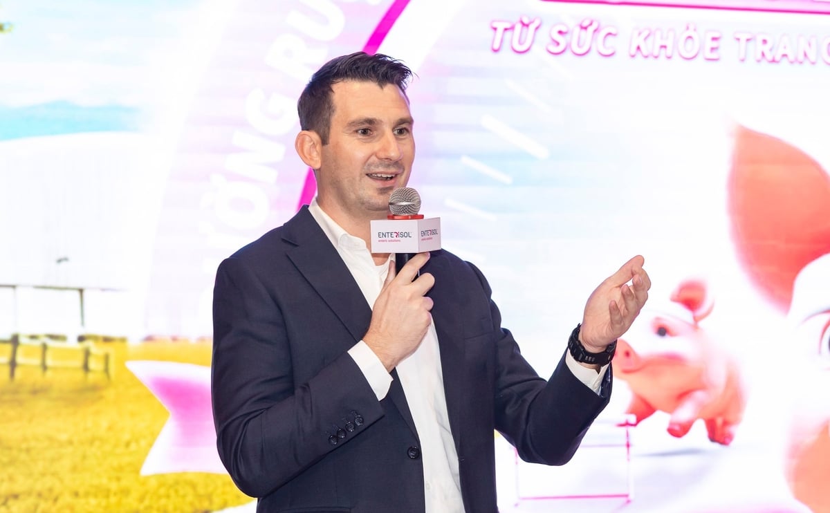 Ông Niklas Birkner, Tổng Giám đốc Công ty Thuốc Thú y Boehringer Ingelheim Việt Nam phát biểu tại sự kiện. Ảnh: BTC Hội thảo.