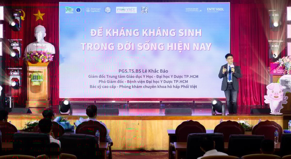 PGS.TS.BS Lê Khắc Bảo, Giám đốc Trung tâm Giáo dục Y Học, Phó Giám đốc - Bệnh viện Đại học Y Dược TP.HCM. Ảnh: BTC Hội thảo.