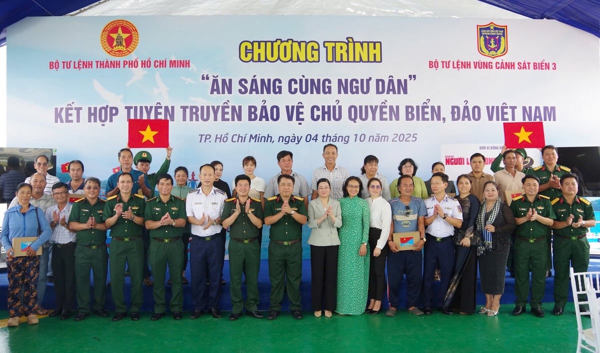 Mô hình 'Ăn sáng cùng ngư dân' góp phần tích cực trong việc tuyên truyền, nâng cao ý thức của ngư dân trong tuân thủ các khuyến nghị EC trong chống khai thác IUU. Ảnh: Quang Anh. Mô hình 'Ăn sáng cùng ngư dân' góp phần tích cực trong việc tuyên truyền, nâng cao ý thức của ngư dân trong tuân thủ các khuyến nghị EC trong chống khai thác IUU. Ảnh: Quang Anh.