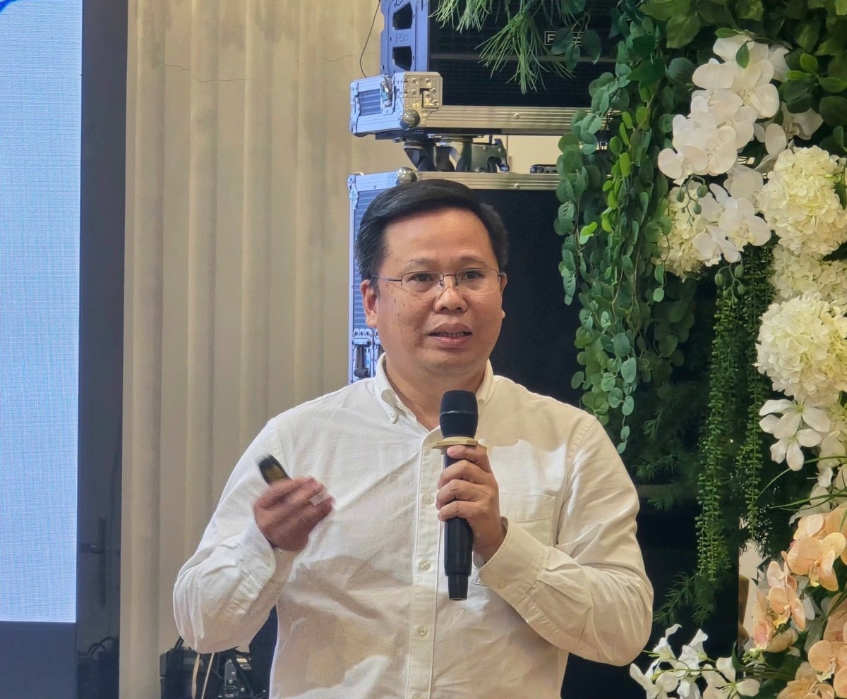 Ông Nguyễn Văn Tiến (Công ty De Heus) đưa ra giải pháp dinh dưỡng toàn diện đưa cá rô phi chinh phục thị trường quốc tế. Ảnh: Đinh Mười.