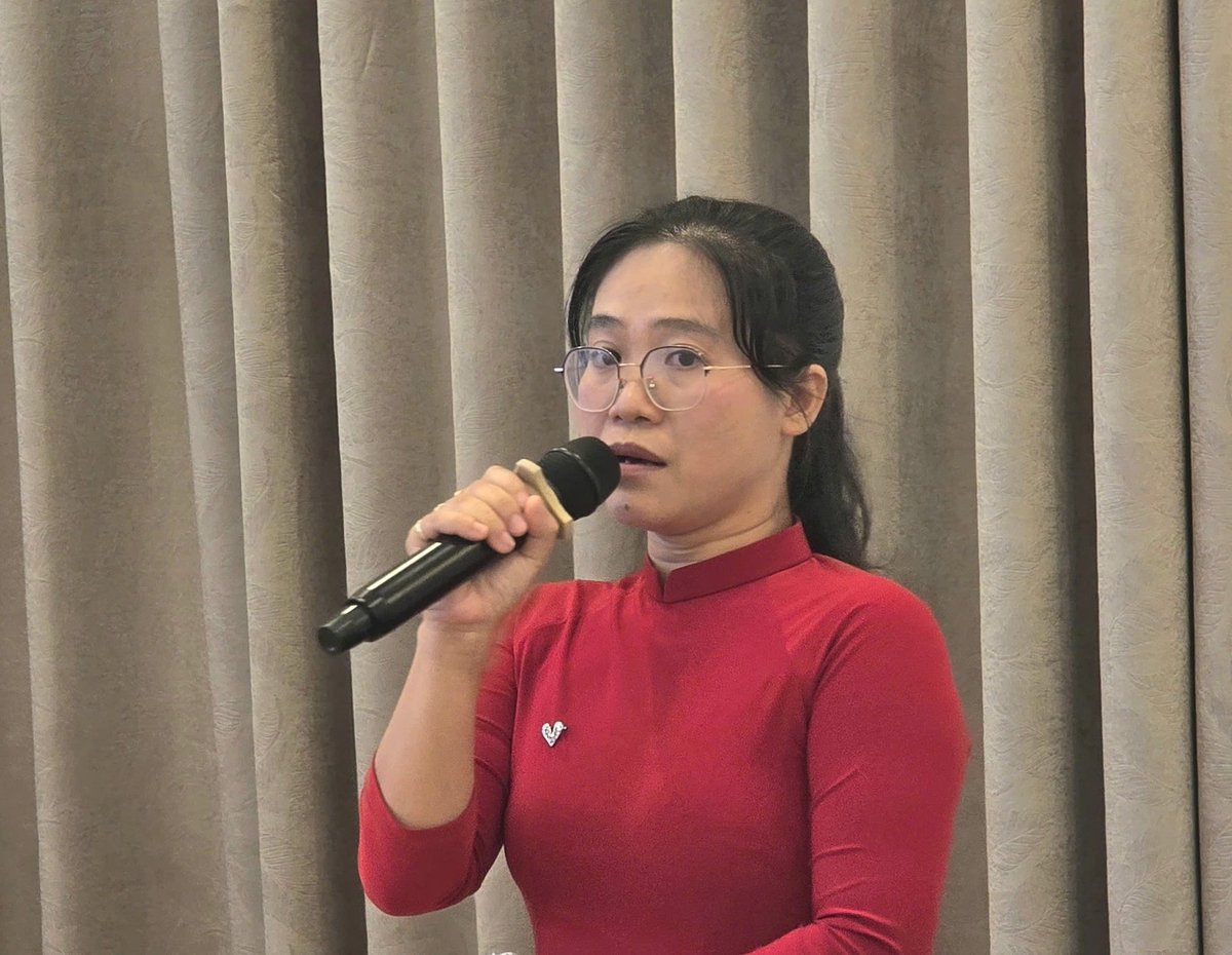 Đại diện Viện Nghiên cứu nuôi trồng thủy sản I tham luận về nội dung 'Công nghệ sản xuất giống và nuôi cá rô phi tại Việt Nam'. Ảnh: Đinh Mười.