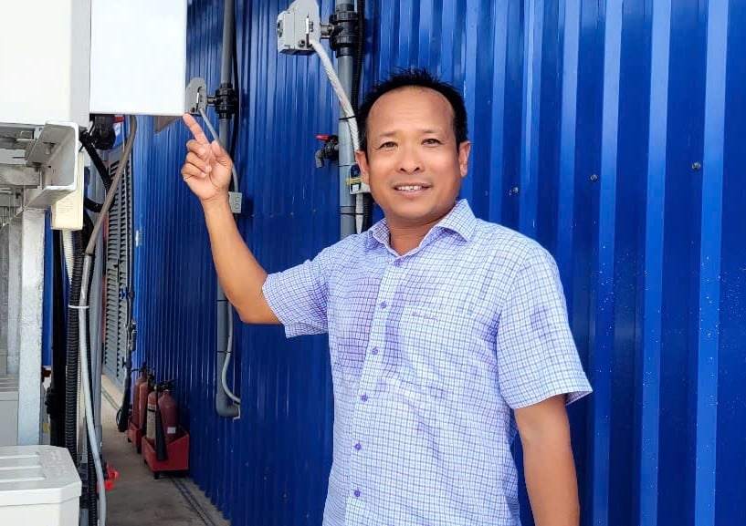 Anh Tuấn áp dụng công nghệ cảm biến IoT trong kiểm soát dịch bệnh và sử dụng sinh khối từ chất thái tạo thành năng lượng phục vụ trở lại sản xuất. Ảnh: Minh Đảm. Anh Tuấn áp dụng công nghệ cảm biến IoT trong kiểm soát dịch bệnh và sử dụng sinh khối từ chất thái tạo thành năng lượng phục vụ trở lại sản xuất. Ảnh: Minh Đảm.
