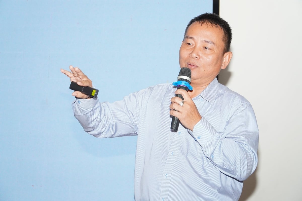 TS Nguyễn Hồng Tín (Đại học Cần Thơ) đại diện nhóm nghiên cứu công bố kết quả nghiên cứu toàn diện đầu tiên về chuỗi giá trị rơm rạ tại ĐBSCL. Ảnh: Kim Anh. TS Nguyễn Hồng Tín (Đại học Cần Thơ) đại diện nhóm nghiên cứu công bố kết quả nghiên cứu toàn diện đầu tiên về chuỗi giá trị rơm rạ tại ĐBSCL. Ảnh: Kim Anh.