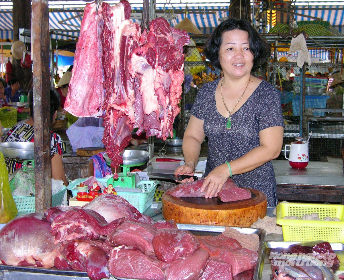 Bước vào thời điểm cuối năm là giai đoạn nhu cầu thực phẩm tăng cao. Việc duy trì đàn vật nuôi khỏe mạnh, kiểm soát dịch bệnh chặt chẽ giúp An Giang bảo đảm nguồn cung ổn định.  Ảnh: Lê Hoàng Vũ.