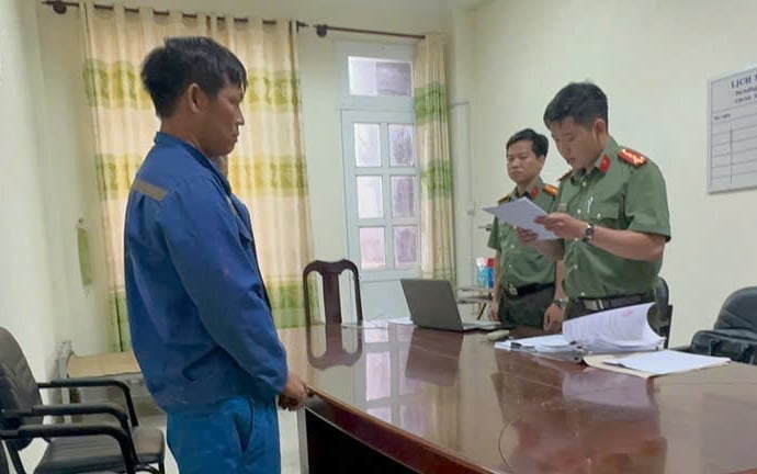 Cơ quan An ninh điều tra (PA09), Công an TP.HCM khởi tố bị can, bắt tạm giam ông Lê Văn Hỡi về tội 'Tổ chức cho người khác xuất cảnh trái phép'. Ảnh: LB.