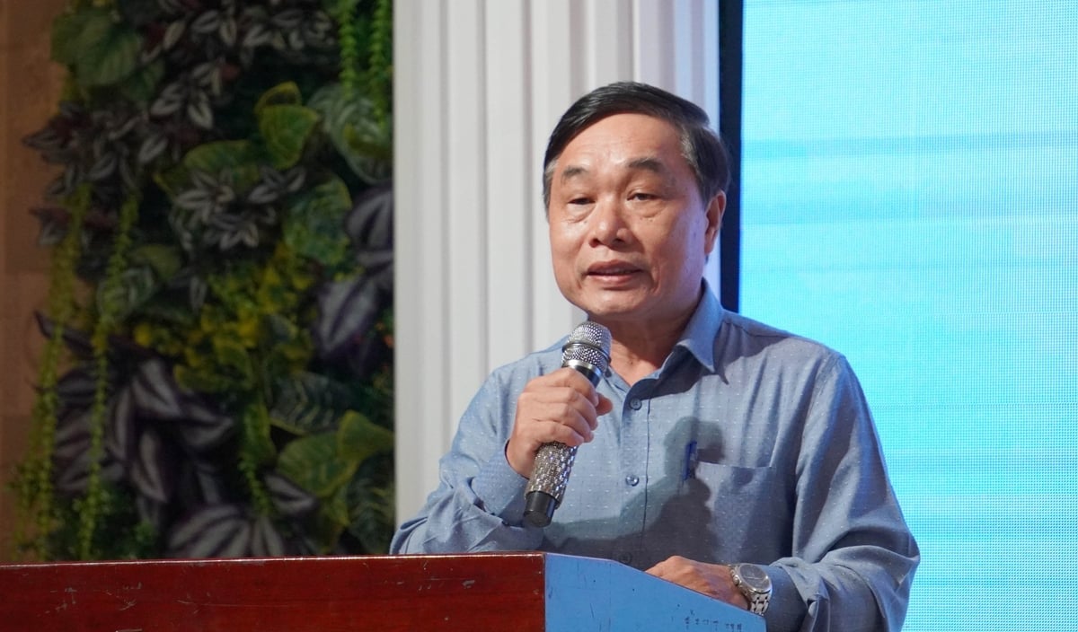 TS Đoàn Đức Vũ, Phó Giám đốc Phân viện Chăn nuôi Nam Bộ giới thiệu về giống vịt VST. Ảnh: Lê Bình. TS Đoàn Đức Vũ, Phó Giám đốc Phân viện Chăn nuôi Nam Bộ giới thiệu về giống vịt VST. Ảnh: Lê Bình.
