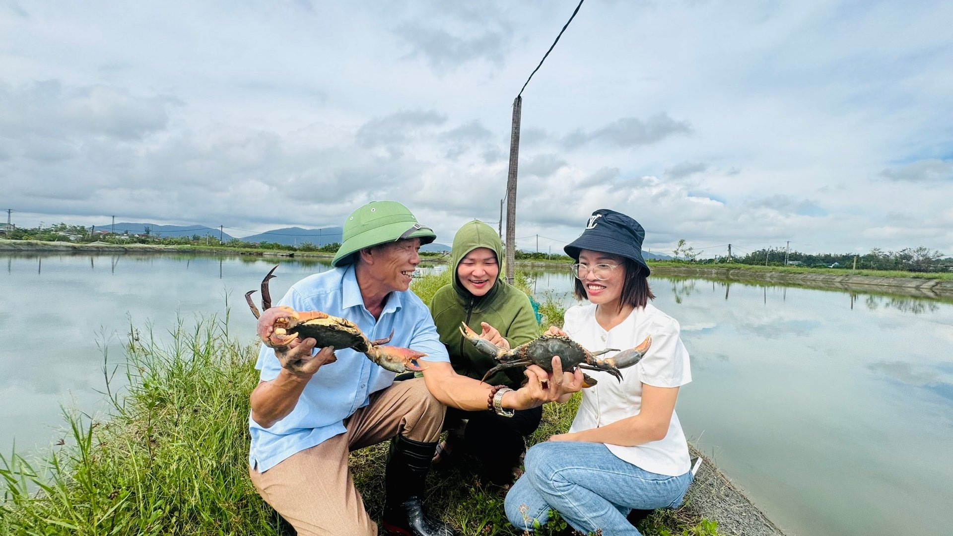 Hộ tham gia mô hình đã tuân thủ nghiêm ngặt quy trình kỹ thuật nuôi cua biển 2 giai đoạn theo hướng dẫn của Trung tâm Khuyến nông Hà Tĩnh. Ảnh: Ánh Nguyệt.