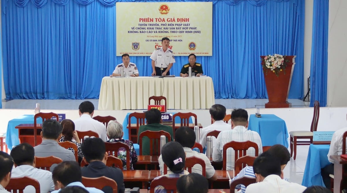Phiên tòa giả định được tổ chức tại xã Long Hải. Ảnh: Đức Định.