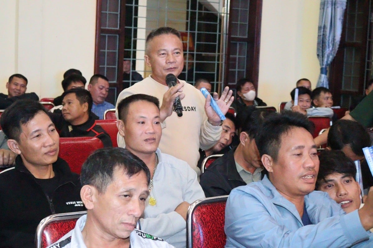 Thông qua các tình huống đặt câu hỏi về chống khai thác IUU, các thuyền trưởng, chủ tàu giải đáp để ngư dân nắm rõ. Ảnh: Hữu Tình. Thông qua các tình huống đặt câu hỏi về chống khai thác IUU, các thuyền trưởng, chủ tàu giải đáp để ngư dân nắm rõ. Ảnh: Hữu Tình.