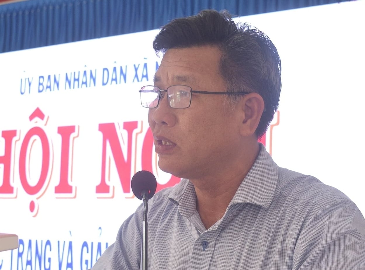 Ông Lê Xuân Phong, Chủ tịch UBND xã Ngũ Hiệp chia sẻ về định hướng phát triển vùng chuyên canh cây sầu riêng của địa phương. Ảnh: Minh Đảm.