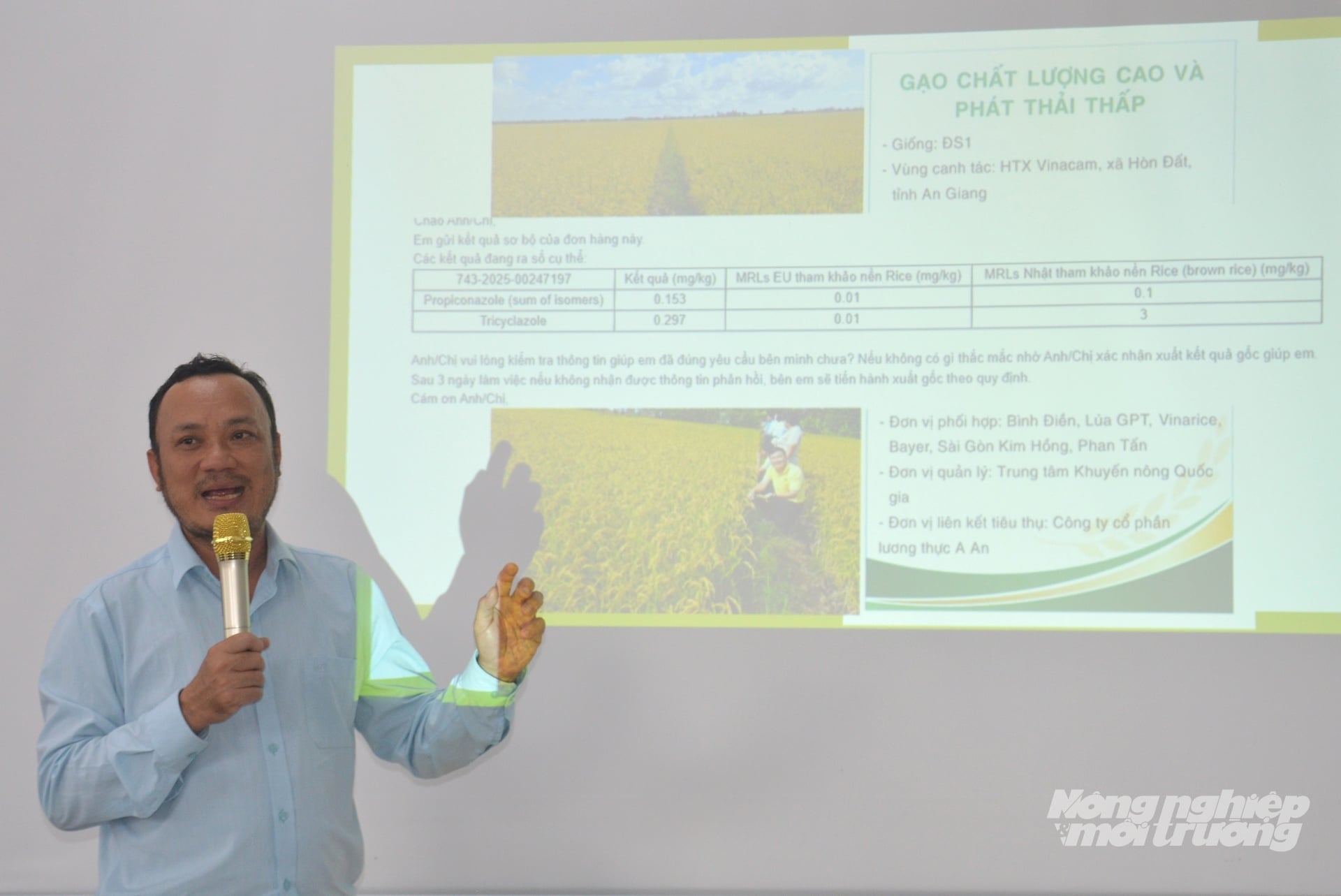 Ông Lê Văn Dũng, Phó Giám đốc Trung tâm Khuyến nông An Giang trình bày về tiêu chuẩn giới hạn dư lượng tối đa cho phép (MRL) trong nguyên liệu lúa gạo. Ảnh: Trung Chánh.