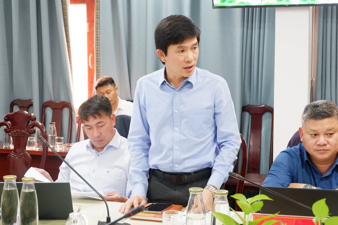 Ông Đào Quang Minh, Chi cục trưởng Chi cục Thủy sản và Biển đảo báo cáo tại hội nghị. Ảnh: Tuấn Trần.