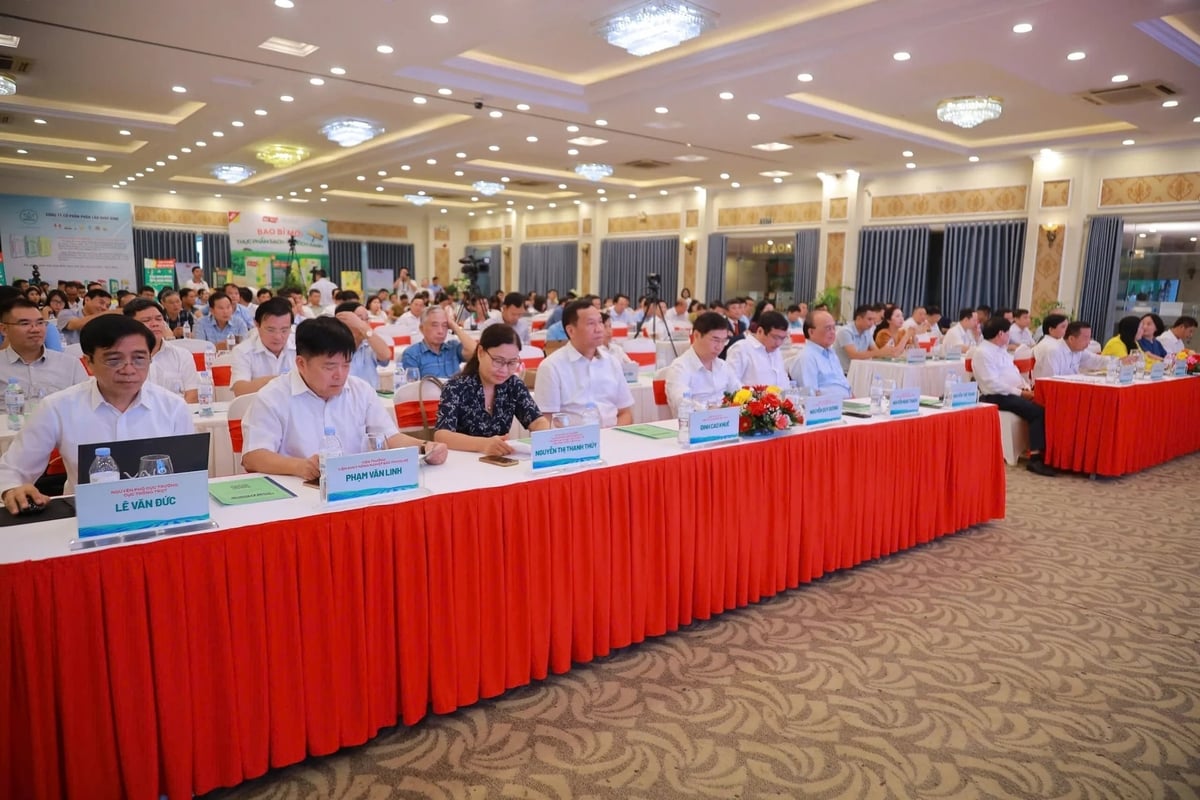 Diễn đàn 'Kết nối sản xuất và tiêu thụ nông sản các tỉnh vùng Bắc Trung bộ' diễn ra vào ngày 6/8. Ảnh: Quang Linh.