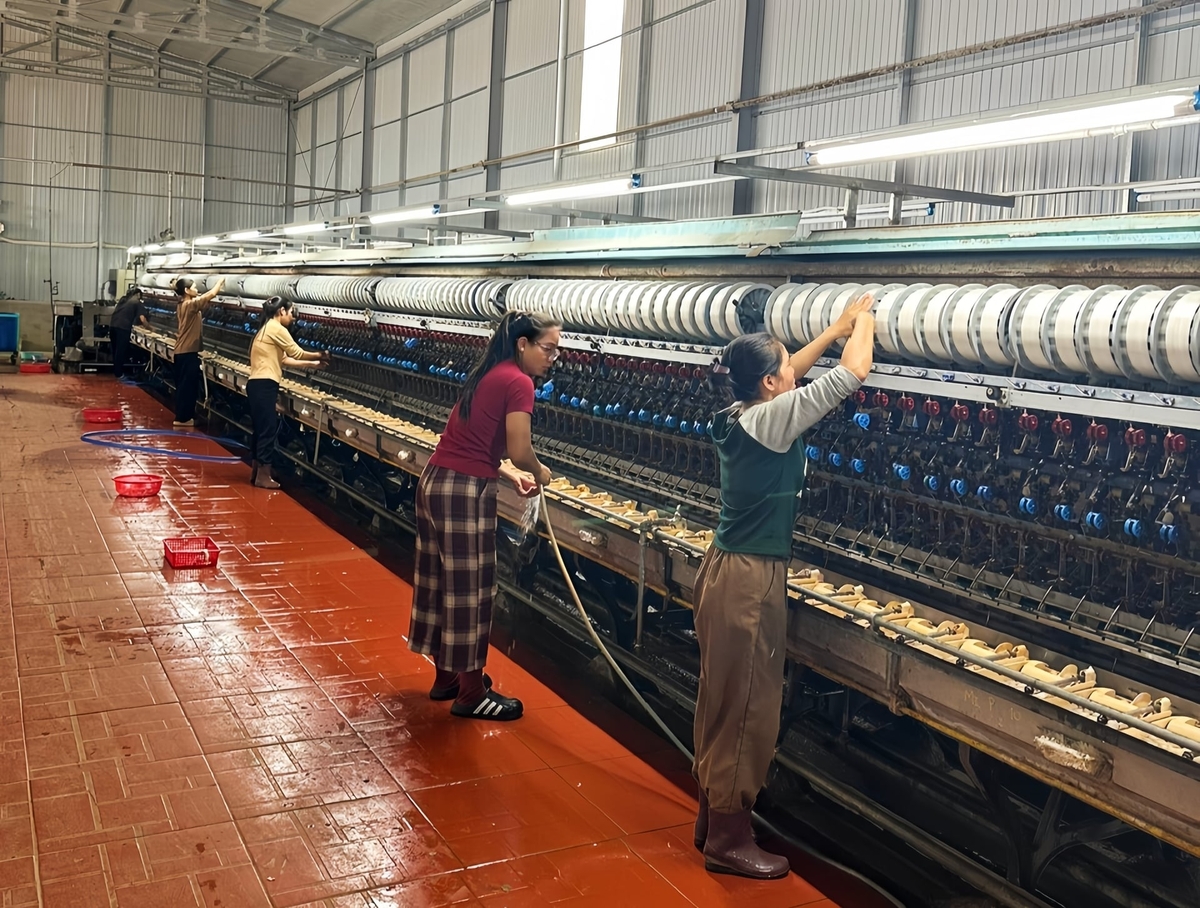 Nhà máy ươm tơ cua anh Nguyễn Văn Hùng. Ảnh: Tuấn Anh.
