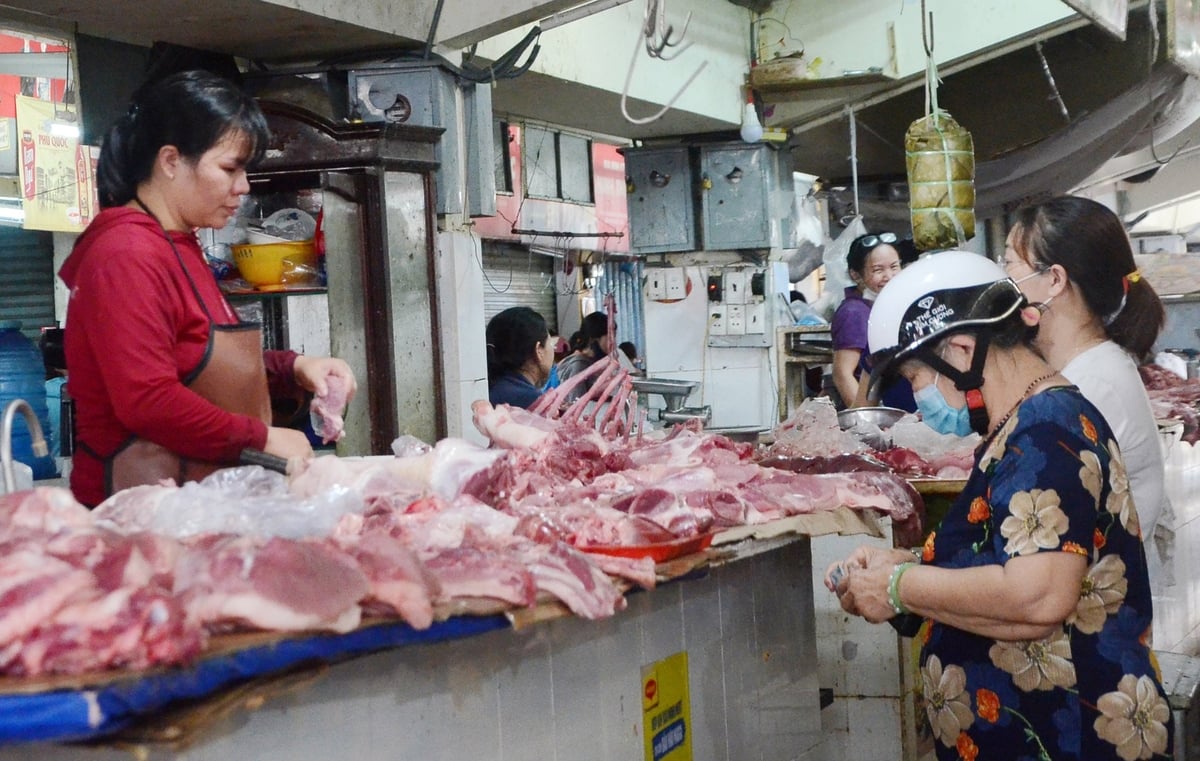 Giá heo hơi tăng ảnh hưởng đến sức tiêu thụ thịt heo của người tiêu dùng. Ảnh: Vân Anh.