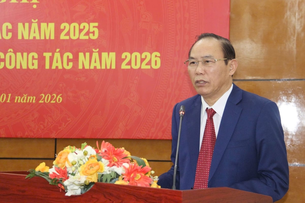 Thứ trưởng Bộ Nông nghiệp và Môi trường Phùng Đức Tiến chỉ đạo toàn ngành không được tự mãn với 'kỳ tích' năm 2025, phải quyết liệt hành động để gỡ thẻ vàng EC và tạo bứt phá bằng khoa học công nghệ. Ảnh: Hồng Ngọc.