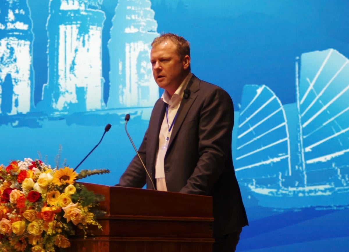 Ông Johan van den Ban, Tổng giám đốc De Heus Việt Nam và châu Á phát biểu tại Hội nghị Xúc tiến đầu tư tỉnh Gia Lai 2026. Ảnh: Đ.T.