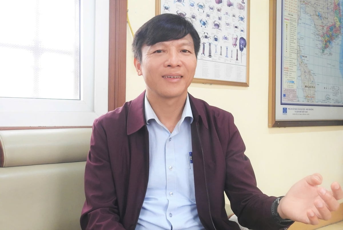 Giám đốc BQL các cảng cá Hà Tĩnh Mai Văn Luân thông tin về kết quả thực hiện các nhóm công việc chống khai thác IUU. Ảnh: Thanh Nga.