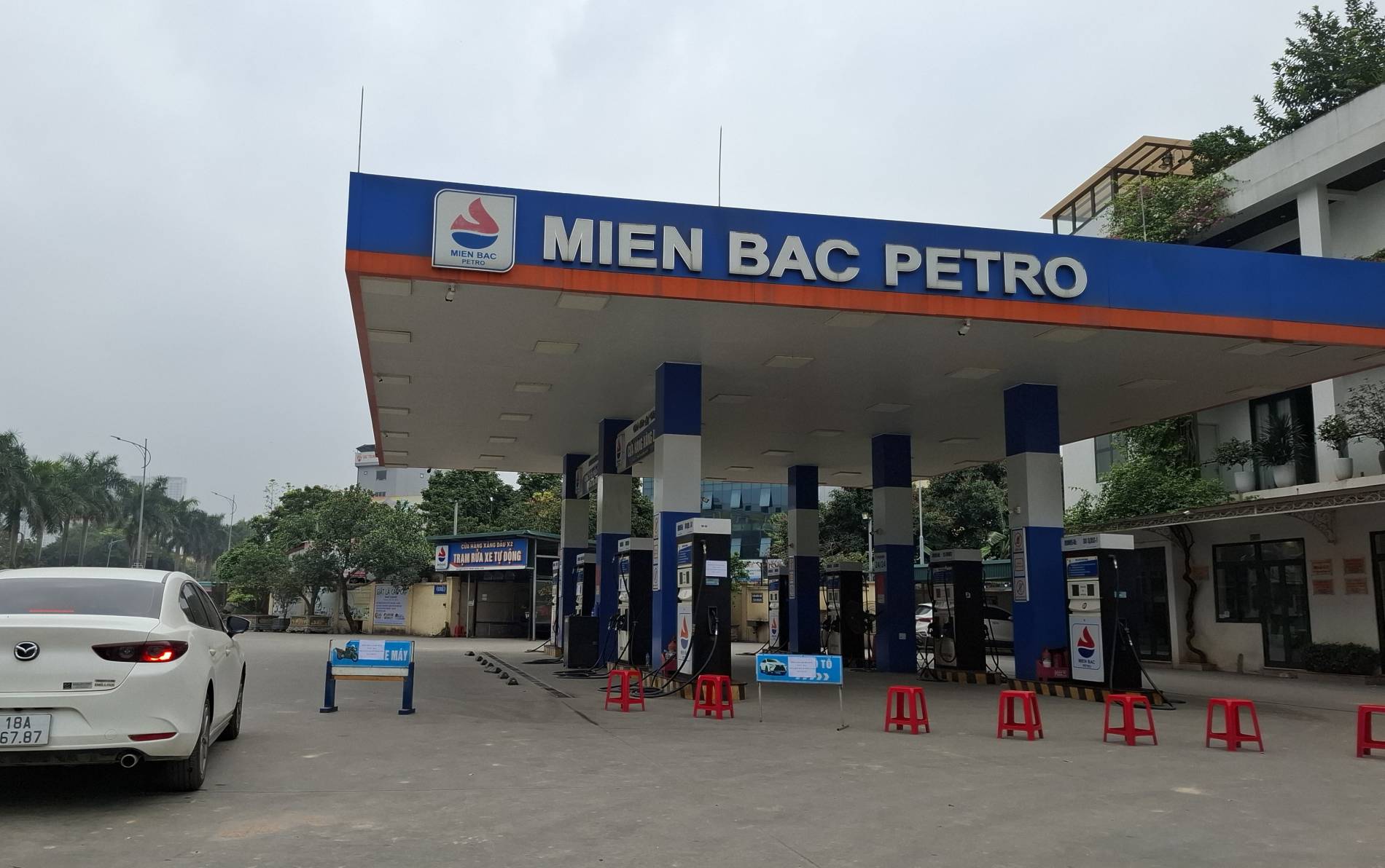 Thương nhân kinh doanh xăng dầu được phép tạm ngừng bán hàng khi nào? - Ảnh 2