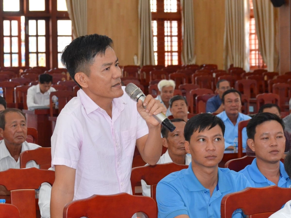 Nông dân đặt câu hỏi cho chuyên gia. Ảnh: Minh Đảm. Nông dân đặt câu hỏi cho chuyên gia. Ảnh: Minh Đảm.