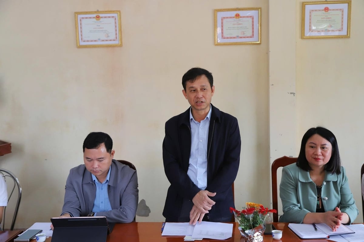 Bà Cao Thanh Huyền (Phó Giám đốc Ban quản lý rừng và Khuyến nông), ông Lê Thái Nghiệp - Phó Chi cục Trồng trọt và Bảo vệ thực vật Hải Phòng tham dự hội nghị, chia sẻ hiệu quả bước đầu các mô hình. Ảnh: Hoàng Phong.
