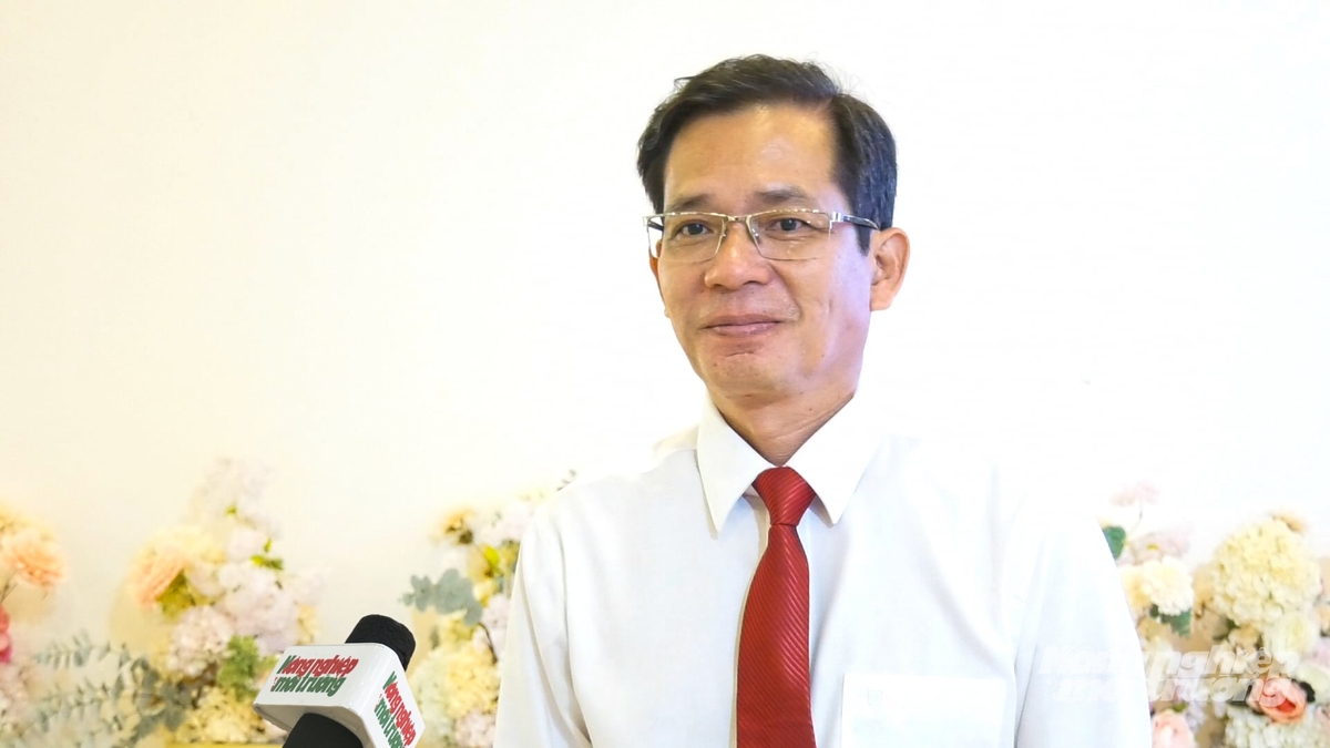 Ông Nguyễn Minh Đức – Giám đốc Trung tâm Khuyến nông và Dịch vụ nông nghiệp TP Cần Thơ chia sẻ về định hướng phát triển nông nghiệp xanh, chuyển đổi số. Ảnh: Văn Vũ.