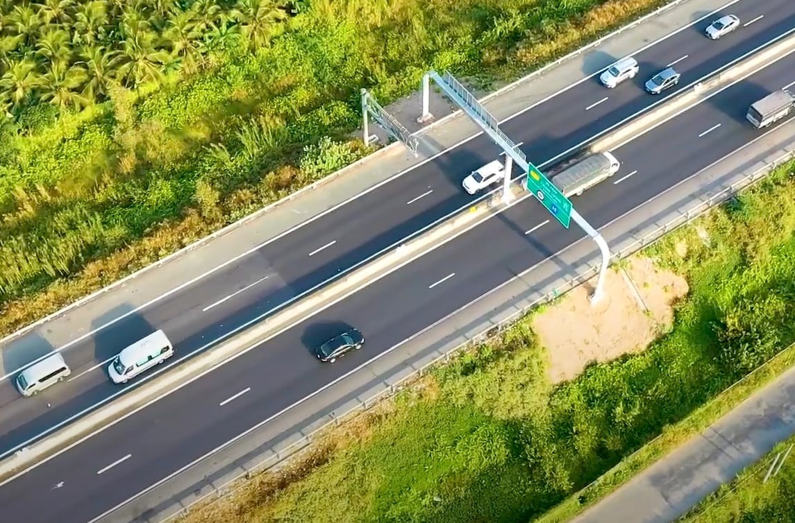 Hệ thống cao tốc Bắc - Nam đang hoàn thiện đã rút ngắn đáng kể thời gian đưa hàng rau quả lên biên giới phía Bắc. Ảnh: Thanh Sơn. Hệ thống cao tốc Bắc - Nam đang hoàn thiện đã rút ngắn đáng kể thời gian đưa hàng rau quả lên biên giới phía Bắc. Ảnh: Thanh Sơn.