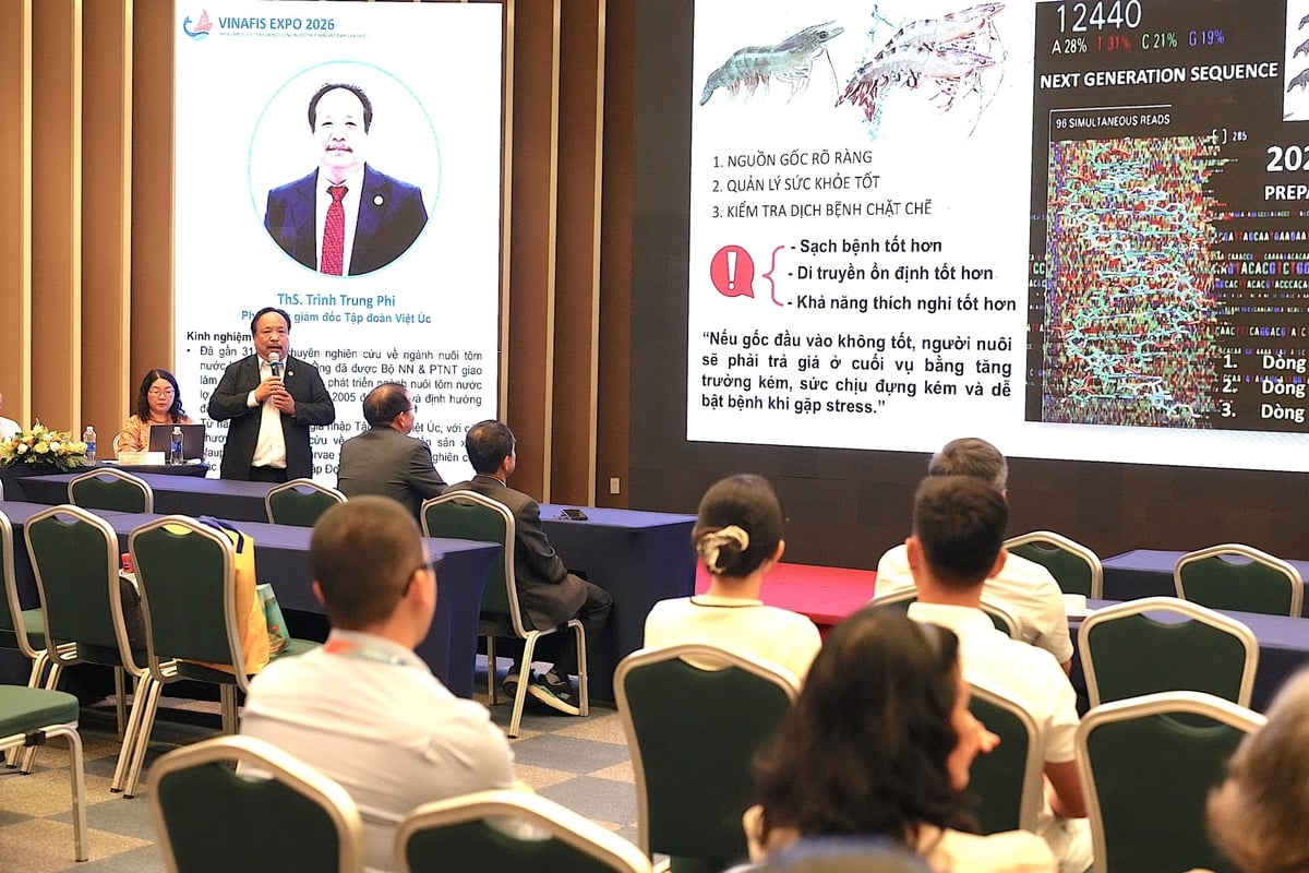 Ông Trình Trung Phi, Phó Tổng Giám đốc Kỹ thuật, Tập đoàn Việt Úc phát biểu về dịch bệnh trên tôm và giải pháp nuôi tôm an toàn tại Hội nghị Khoa học công nghệ thuỷ sản và kiểm ngư toàn quốc năm 2026 chiều 28/4 . Ảnh: Hồng Thủy.