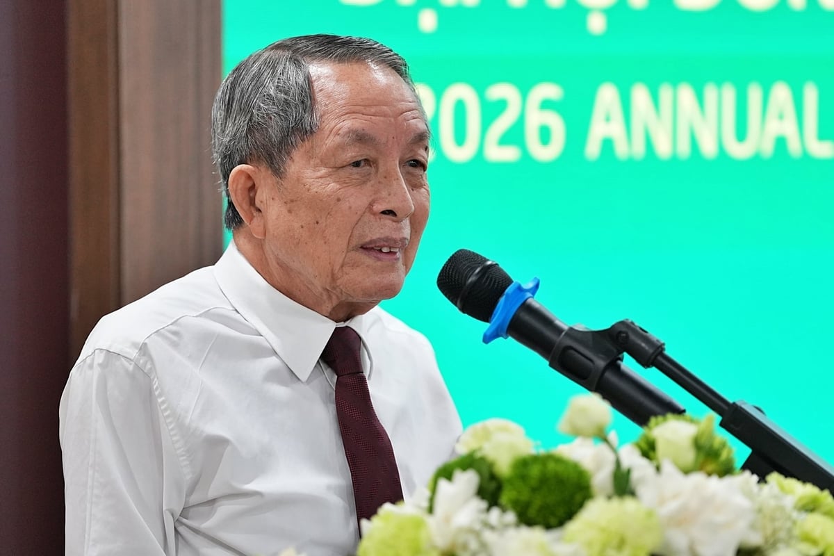 GS Trần Đình Long nhấn mạnh tầm quan trọng của cây đậu tương trong cơ cấu cây trồng. Ảnh: Bảo Thắng.