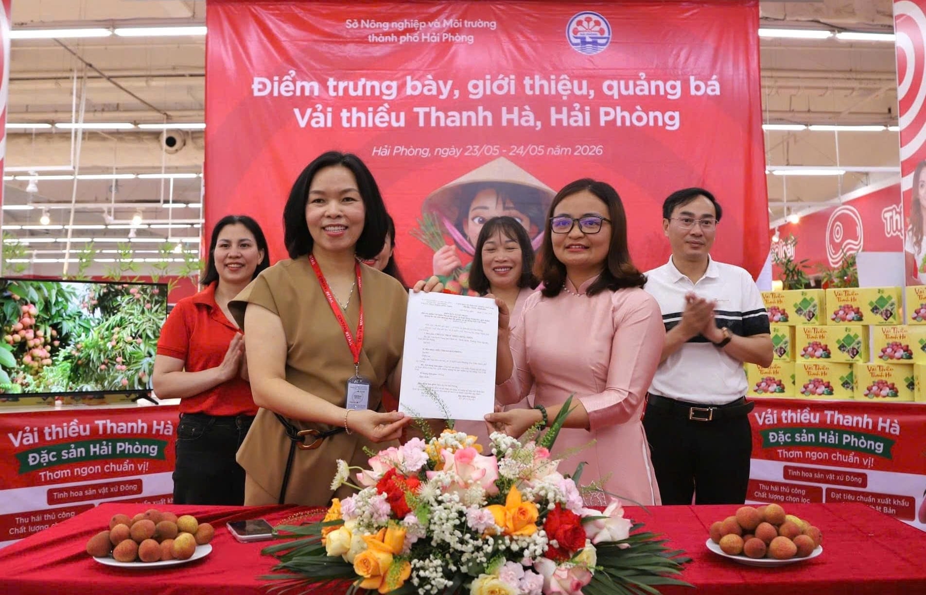 Các đơn vị ký kết hợp tác tiêu thụ vải thiều Thanh Hà. Ảnh: Hoàng Phong. Các đơn vị ký kết hợp tác tiêu thụ vải thiều Thanh Hà. Ảnh: Hoàng Phong.