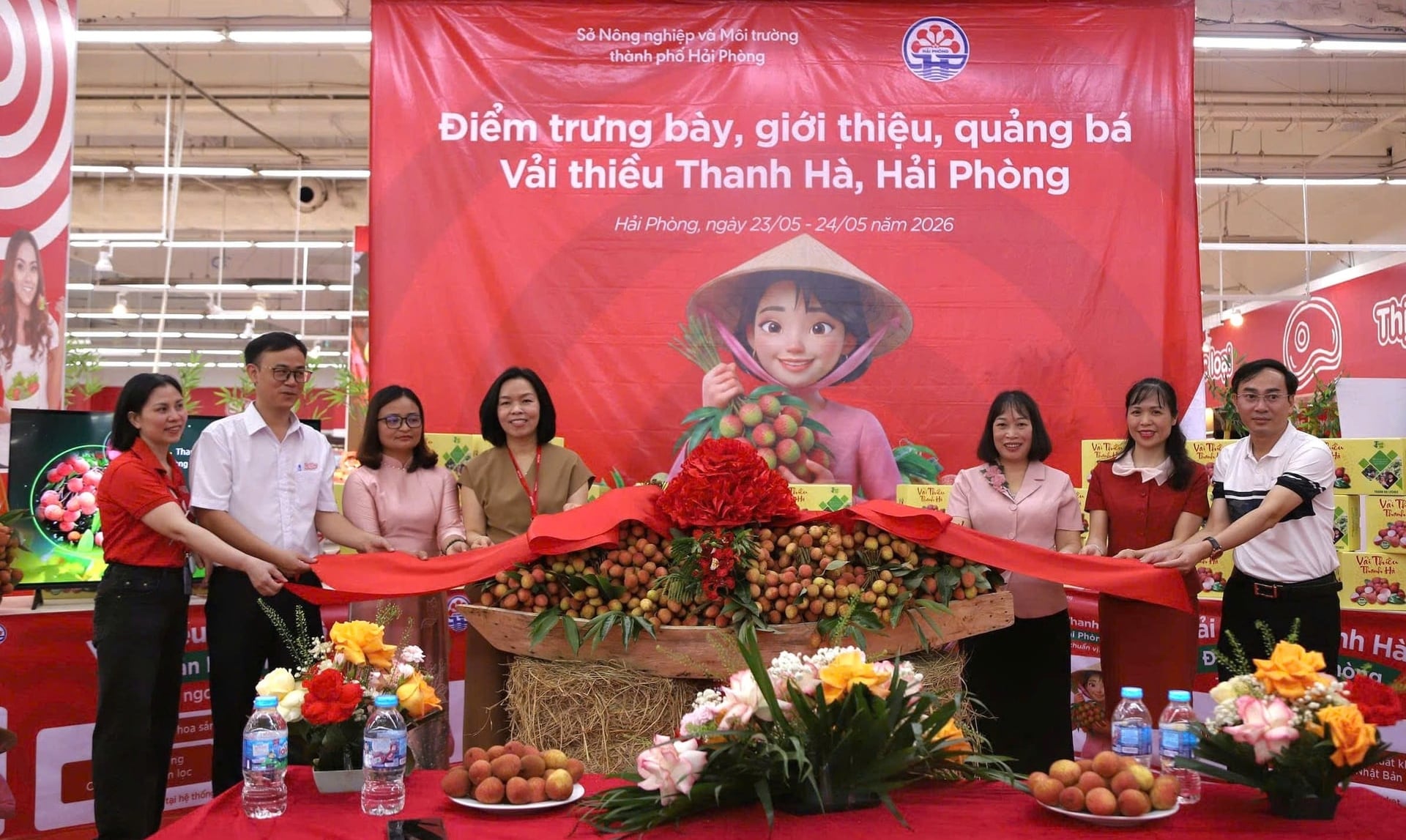 Các đại biểu thực hiện nghi thức kéo băng khai trương mở bán. Ảnh: Hoàng Phong. Các đại biểu thực hiện nghi thức kéo băng khai trương mở bán. Ảnh: Hoàng Phong.