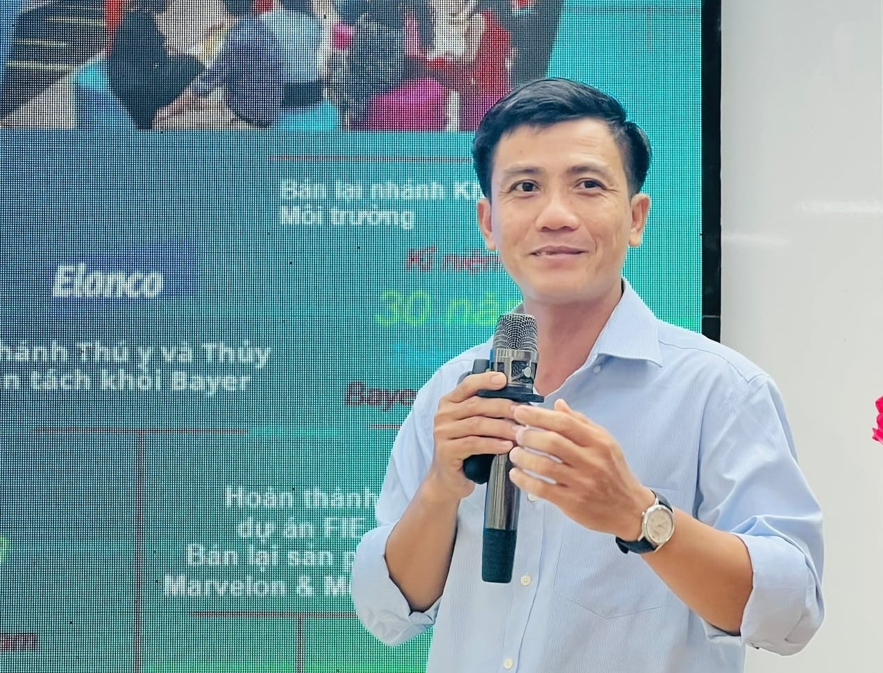 Ông Nguyễn Anh Huấn, Giám đốc Phát triển sản phẩm Bayer Việt Nam chia sẻ về mô hình nông nghiệp bền vững - hướng đến tương lai (Bayer ForwardFarming). Ảnh: Trọng Linh. Ông Nguyễn Anh Huấn, Giám đốc Phát triển sản phẩm Bayer Việt Nam chia sẻ về mô hình nông nghiệp bền vững - hướng đến tương lai (Bayer ForwardFarming). Ảnh: Trọng Linh.