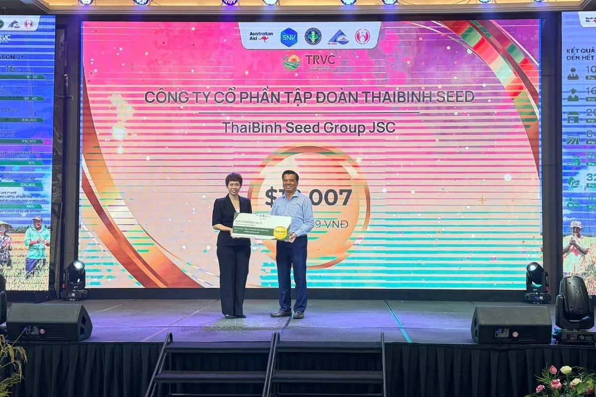 ThaiBinh Seed vinh dự được trao Giải thưởng giảm phát thải vụ hè thu 2025. Ảnh: ThaiBinh Seed. ThaiBinh Seed vinh dự được trao Giải thưởng giảm phát thải vụ hè thu 2025. Ảnh: ThaiBinh Seed.