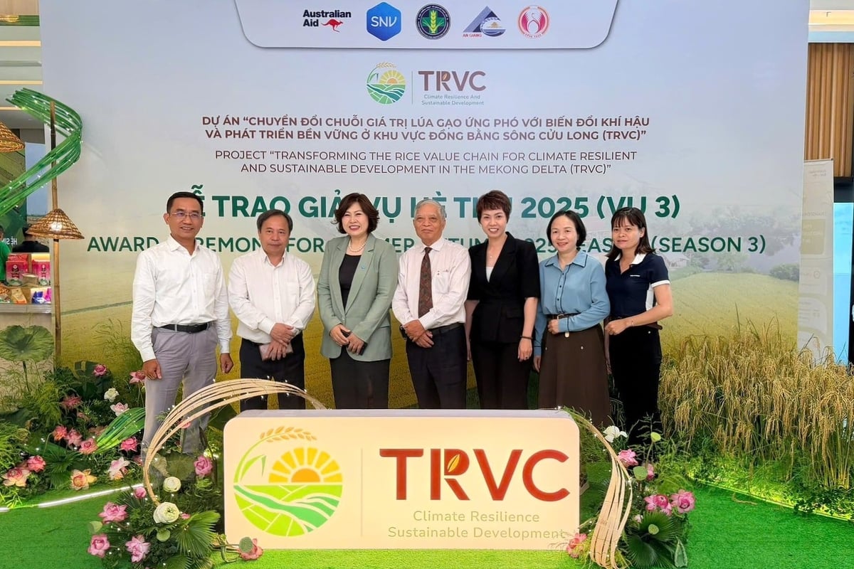 Giải thưởng được tổ chức nhằm ghi nhận các doanh nghiệp tiên phong chuyển đổi nông nghiệp xanh. Ảnh: ThaiBinh Seed. Giải thưởng được tổ chức nhằm ghi nhận các doanh nghiệp tiên phong chuyển đổi nông nghiệp xanh. Ảnh: ThaiBinh Seed.