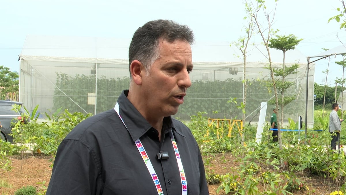 Ông Nadav Lev, đại diện BioFarm - doanh nghiệp cung cấp vật liệu sinh học cho mô hình. Ảnh: Viết Dũng. Ông Nadav Lev, đại diện BioFarm - doanh nghiệp cung cấp vật liệu sinh học cho mô hình. Ảnh: Viết Dũng.