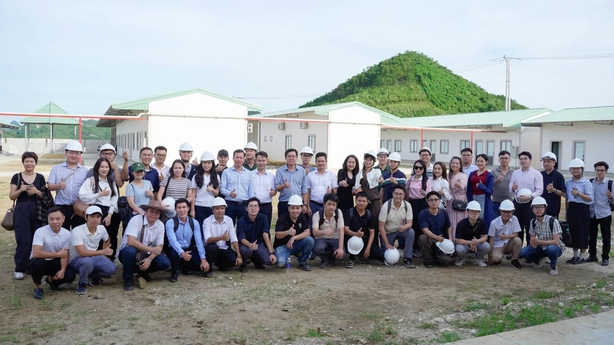 Đoàn 50 nhà đầu tư tham quan Dự án Giai Xuân. một trong những dự án trọng điểm của BAF tại khu vực Bắc Trung Bộ, được xây dựng theo tiêu chuẩn an toàn sinh học cao. Ảnh: BAF.